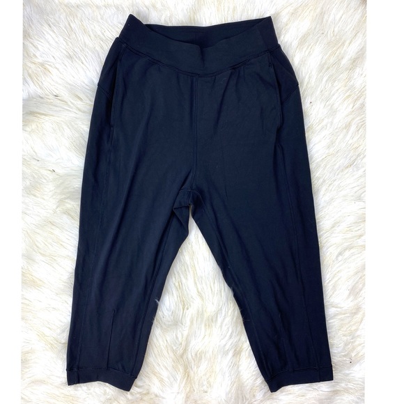 Lululemon Rejuvenate Crop18” black size 4 - Picture 3 of 5